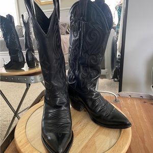 Justin Ladies Cowboy Boots. Very good condition. Sz 5B. All leather